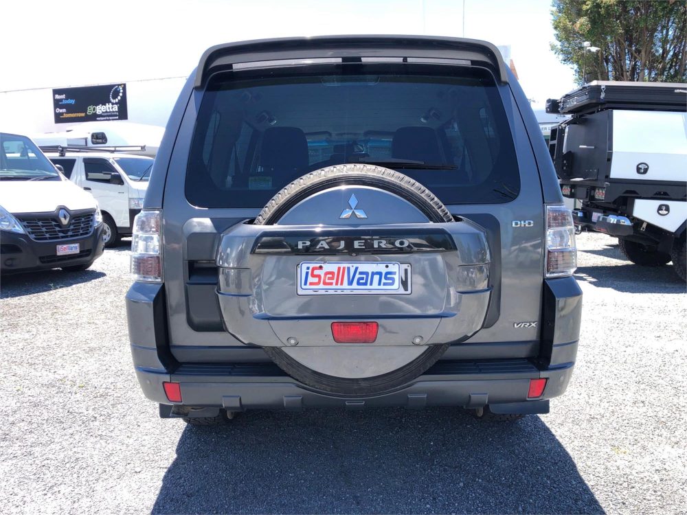 2013 MITSUBISHI PAJERO VR-X LWB (4X4) image 6