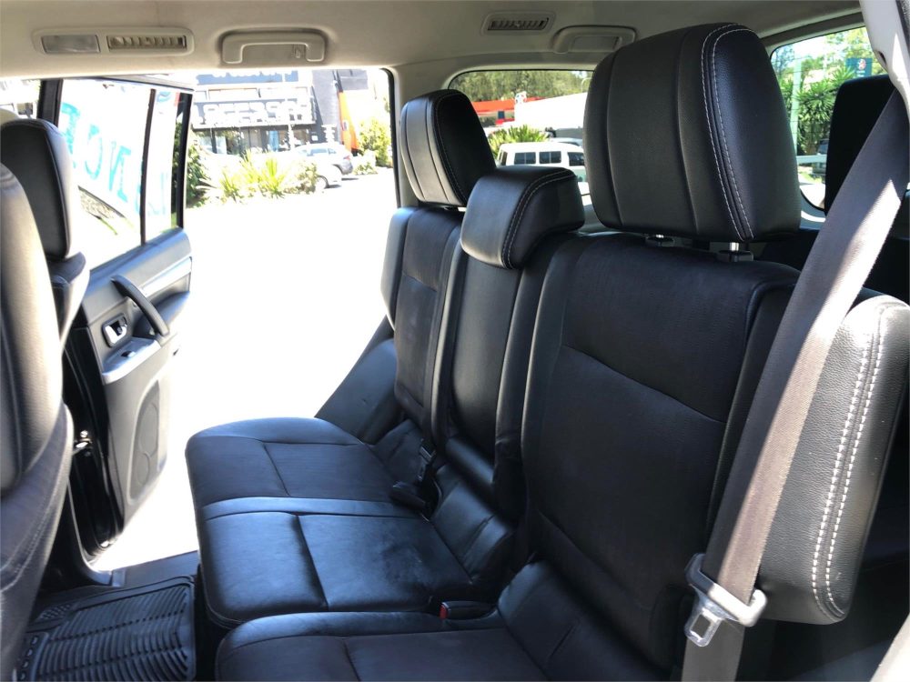 2013 MITSUBISHI PAJERO VR-X LWB (4X4) image 9