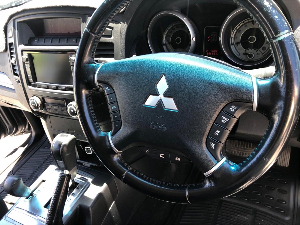 2013 MITSUBISHI PAJERO VR-X LWB (4X4) image 11