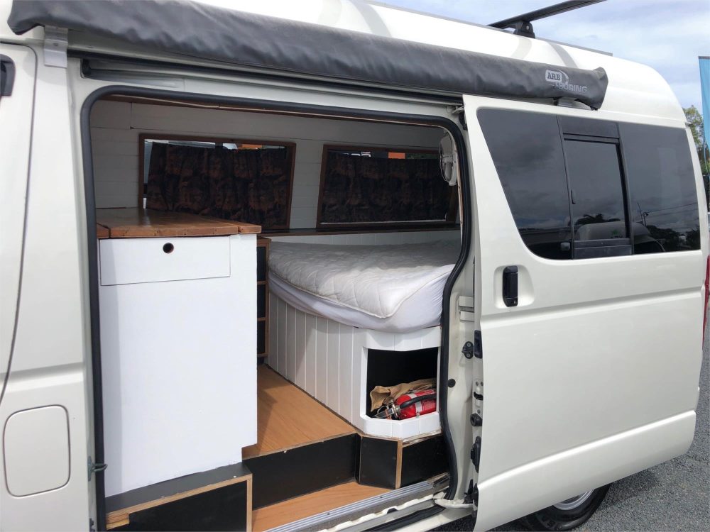 2010 TOYOTA HIACE LWB HIGH ROOF CAMPERVAN image 5