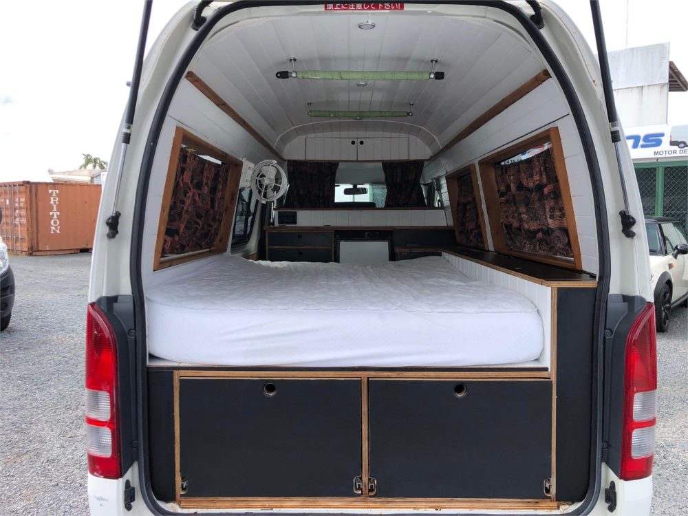 2010 TOYOTA HIACE LWB HIGH ROOF CAMPERVAN image 8