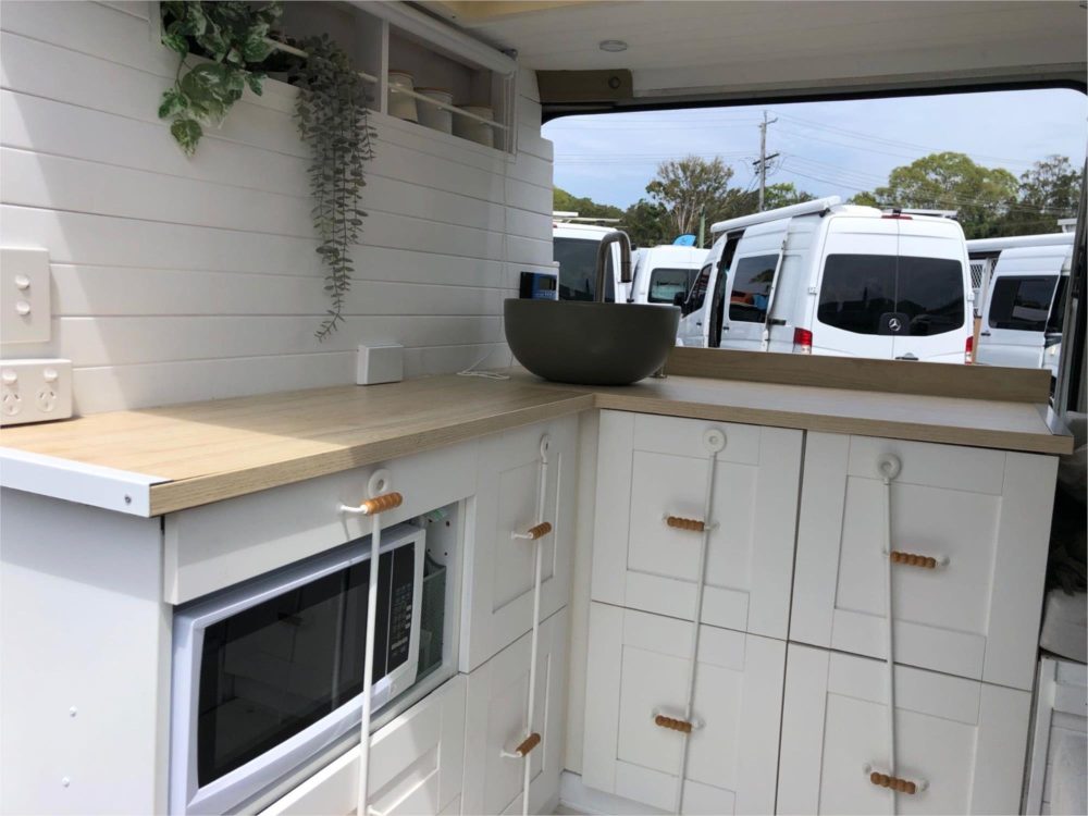 2015 LDV V80 LWB MID TURBO DIESEL CAMPERVAN image 14