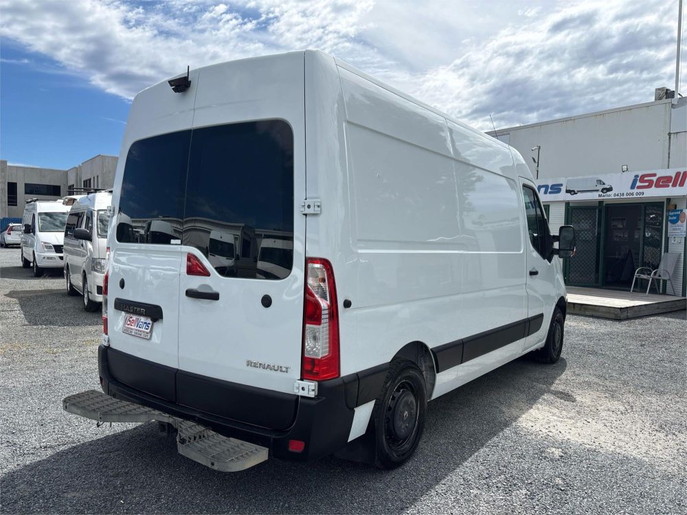 2015 RENAULT MASTER SWB image 10