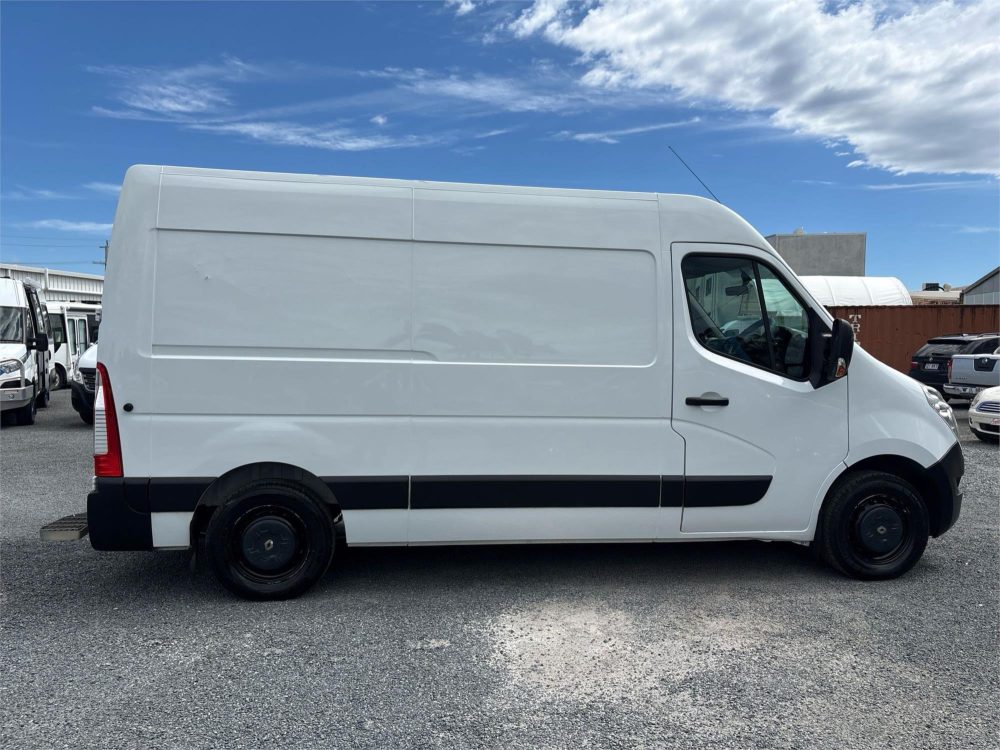 2015 RENAULT MASTER SWB image 11