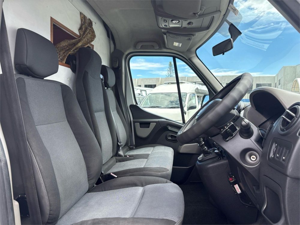 2015 RENAULT MASTER SWB image 12