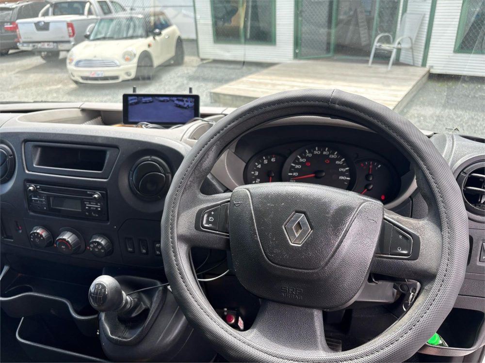 2015 RENAULT MASTER SWB image 13