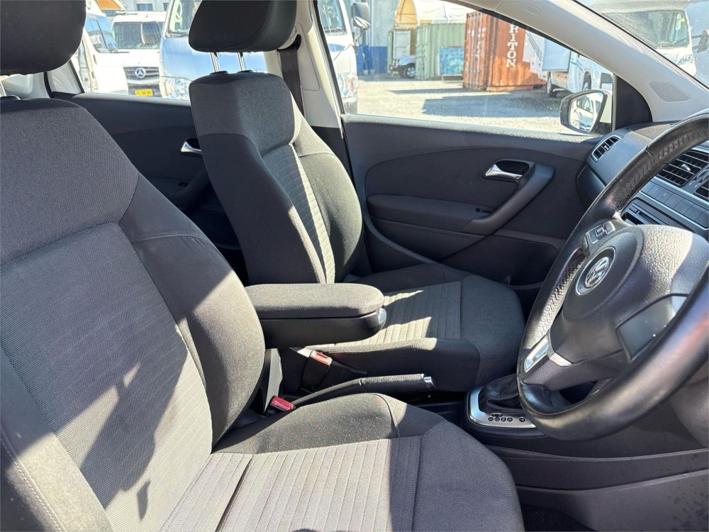2011 VOLKSWAGEN POLO TDI COMFORTINE image 12